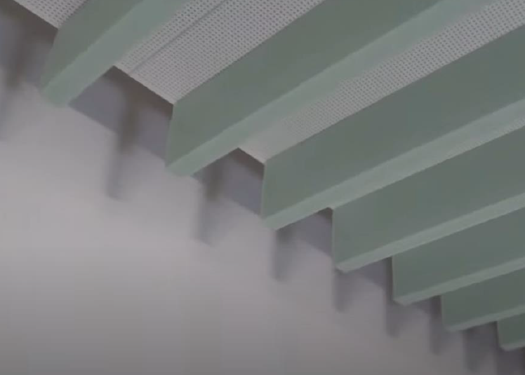 Square Radiant Baffle - Die Heiz-/ Kühldecke mit Akustikbaffeln